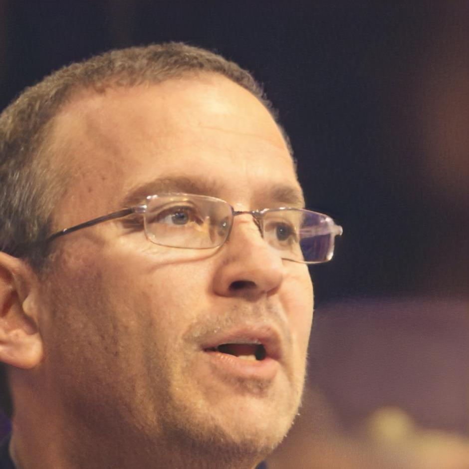 Carlos Mendoza, analista financiero